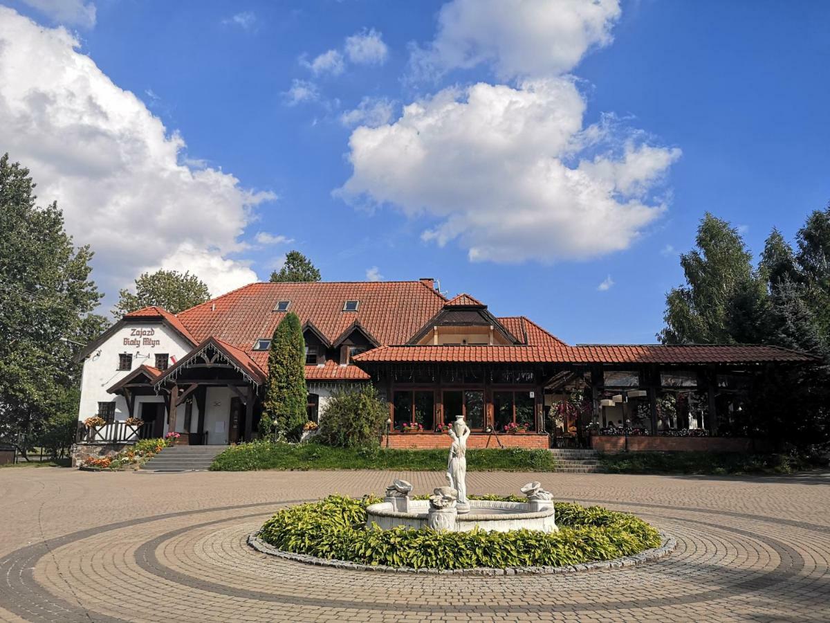 Zajazd Bialy Mlyn Sterławki Wielkie Exterior foto